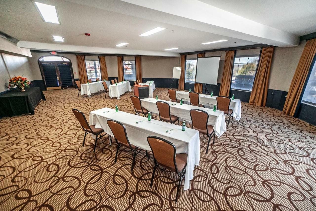 The Stone Castle Hotel & Conference Center Branson Exterior photo